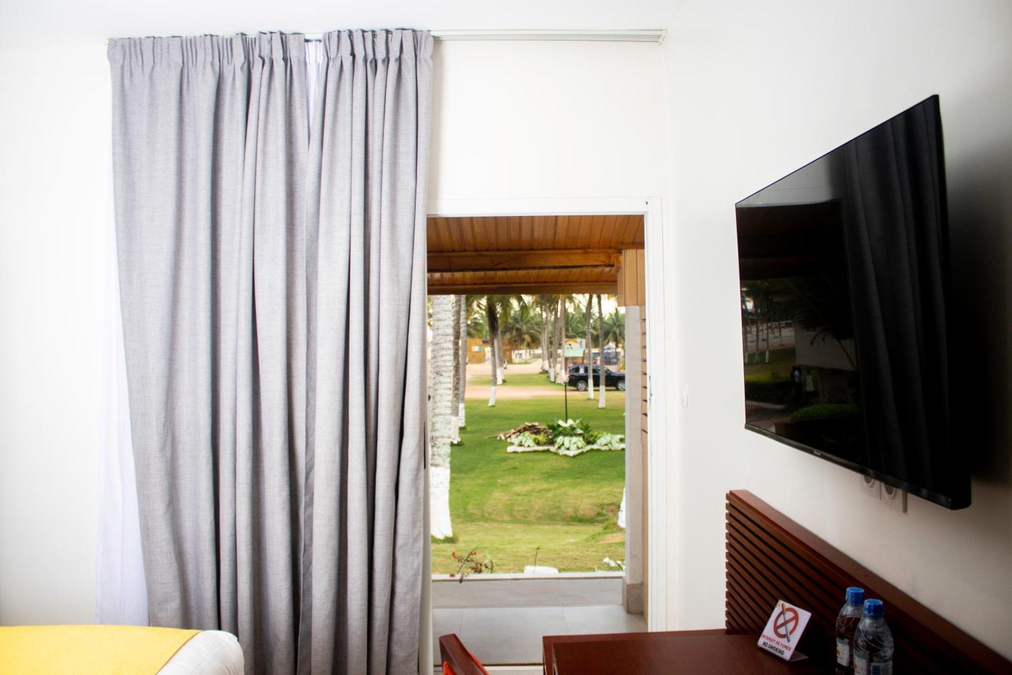 Enotel Beach Hotel ซอง-เปโดร ภายนอก รูปภาพ